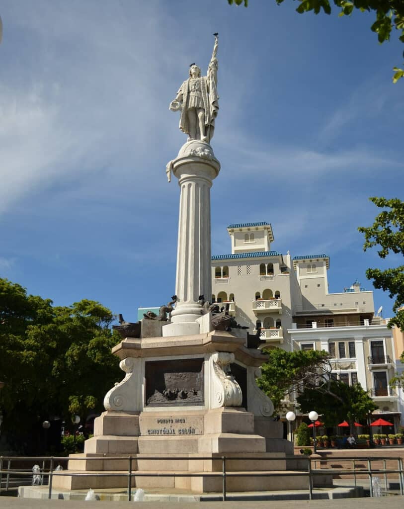 statue